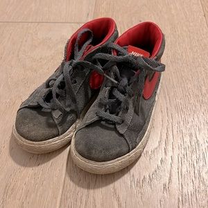 Nike high top sneakers for toddler boy size 9C